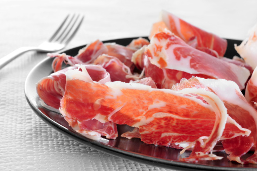 Jamón serrano y embutidos, prohibidos en el embarazo