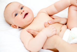 Cómo beneficia el masaje al bebé