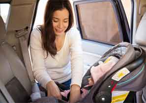 Cómo debe viajar el niño en el coche