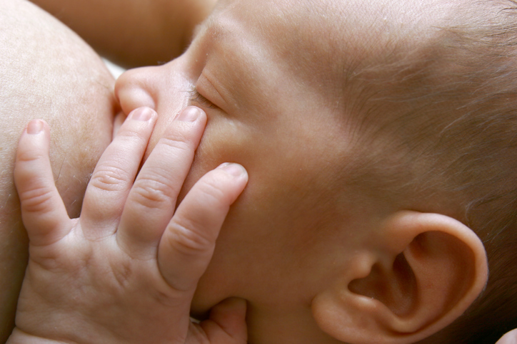 Bebé con lactancia materna