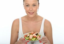 mujer comiendo