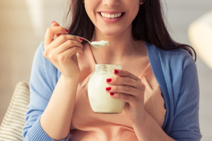 Gestante toma dieta con calcio: lácteos, queso, yogures...