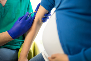 Embarazada: Vacuna contra la gripe recomendada