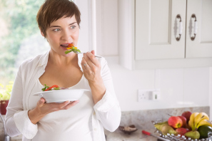 Embarazada mayor: Cuida la dieta y nutrición