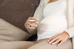 Embarazada por qué debe dejar de fumar