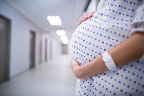 Hiperémesis: Embarazada con náuseas y vómitos hasta el parto