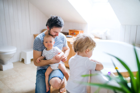 Ayuda del padre en tareas domésticas y cuidado de niños