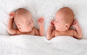 recien nacidos gemelos