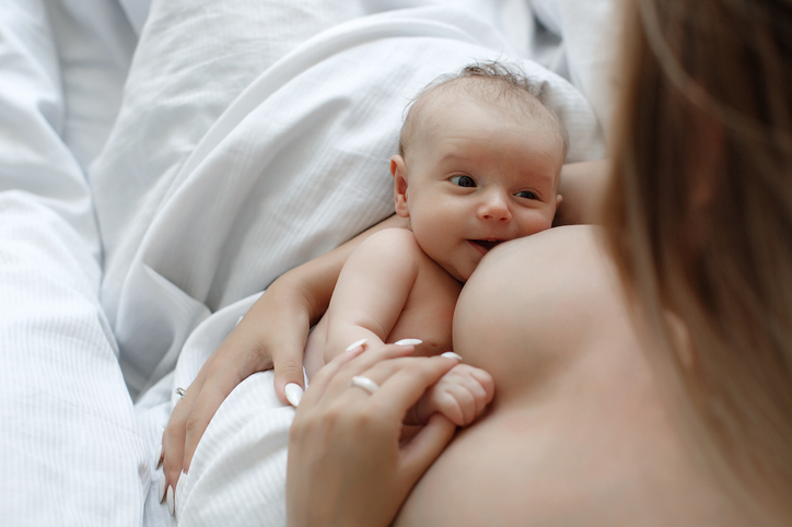 Bebé con lactancia materna