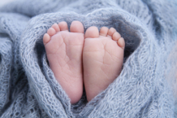 Uñas del recién nacido, cómo cortarlas y cuidarlas