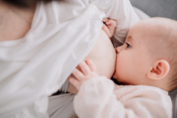 Cuidados del pecho antes de la lactancia del recién nacido