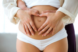 4 Síntomas probables embarazo: cambios mamarios, abdomen abultado