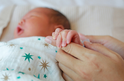 El embarazo cambia el cerebro de la madre para que cuide del bebé