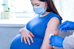 La vacunación contra el covid en el embarazo reduce el riesgo en los bebés