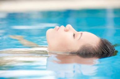 Puedo bañarme en la piscina estando embarazada? | Natalben