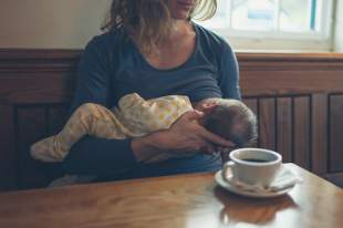 Café o infusiones durante la lactancia materna: ¿Cuáles puedo tomar?