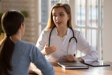 Embarazada en una consulta médica